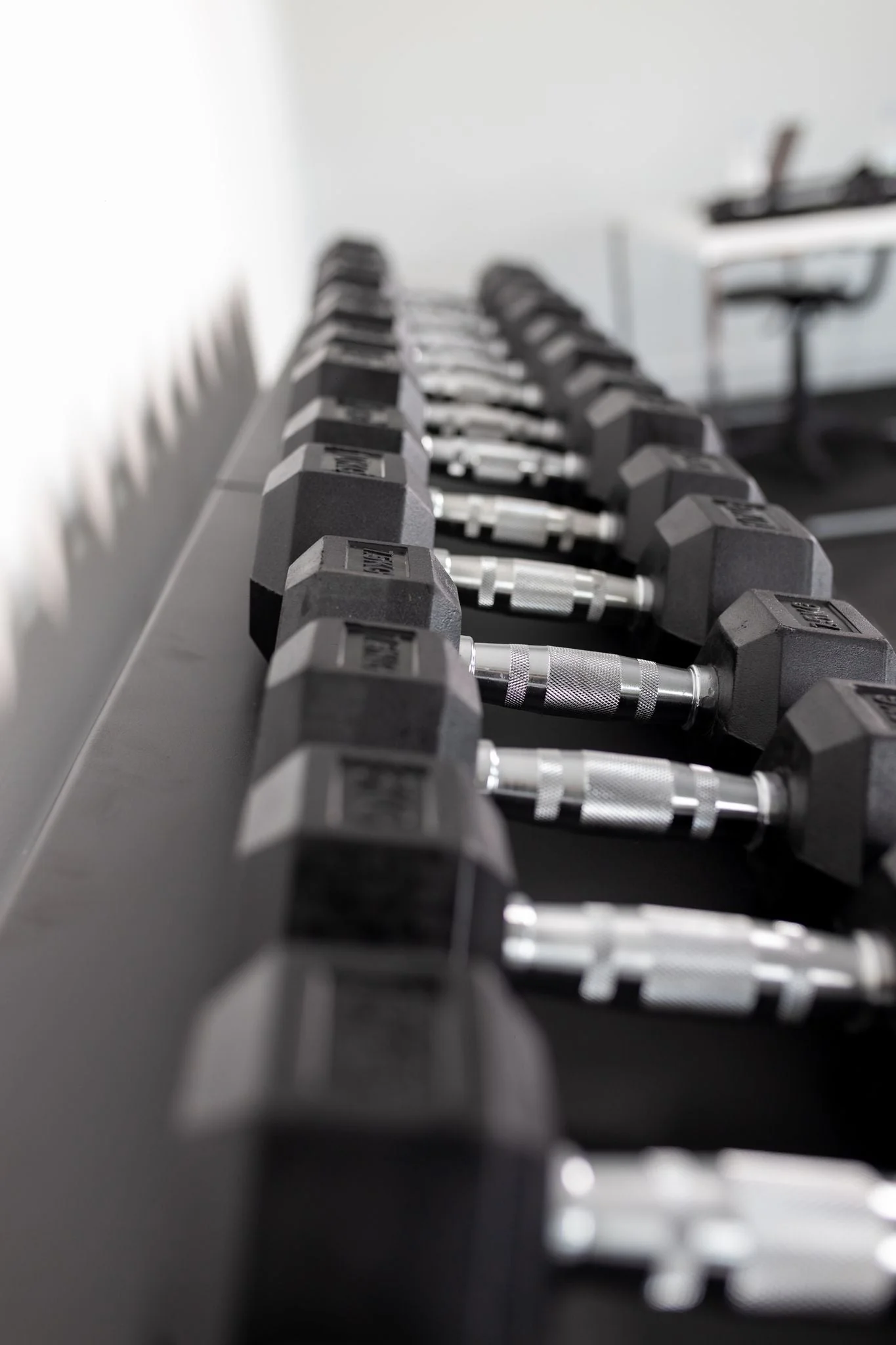 35KG HEX DUMBBELL - RUBBER COATED (Sold Individually) - Image 6
